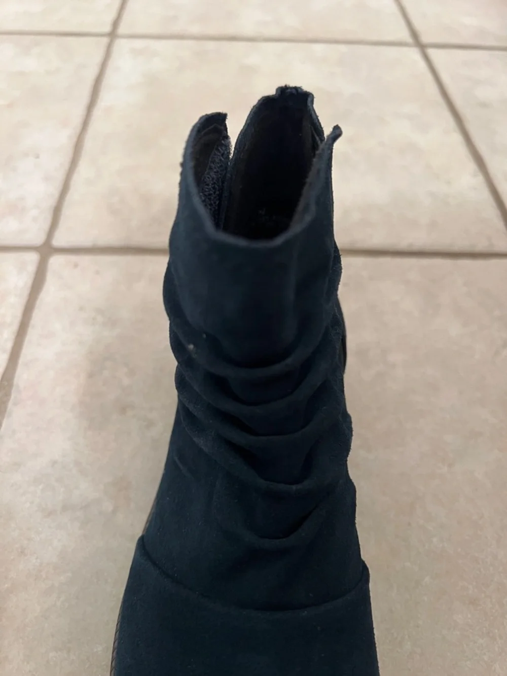 Deep Indigo Suede Women’s Munro Ankle Boots Featuring a Ruched Design Size 7